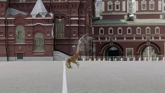 有一部电影不知道叫什么名字，情节是这样的有外星人入侵到地球，在地球上人类是看不到他们的他们隐身的，