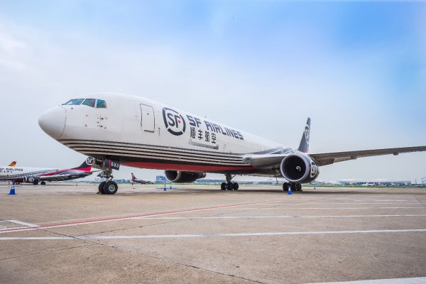 深交所发布公告称顺丰控股拟披露重大事项，临时停牌，你如何看待此事？