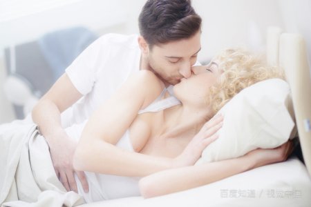 男友让我坐他腿上，但是觉得自己种，不好意思。。