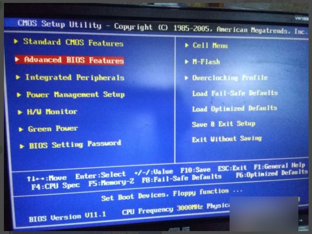 怎么设置光驱第一启动项?