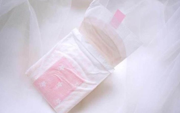 女生投诉“黑科技卫生巾”烫伤私处，苏菲对此有何回应？