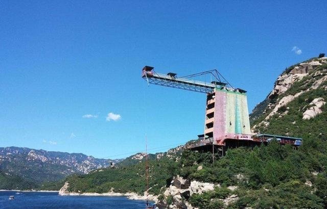 外国女子蹦极时惨遭断绳拖行毙命，这种意外事故每年的发生率有多高？