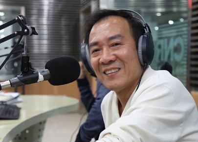 托妻献子戴志诚，称姜昆为“神”，娶侯耀文娇妻，如今为何挺老郭？