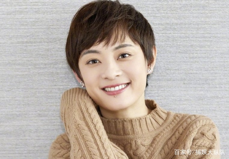 因与邓超传绯闻被孙俪封杀，十年后重返娱乐圈却混成这样，说的是谁？