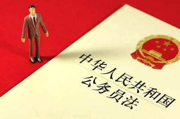 公务员的配偶可以在该公务员任职机关从事组织、人事、纪检、监察、审计和财务工作吗？