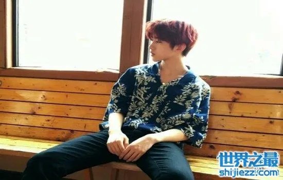 蔡徐坤的爸爸蔡德华是隐形富豪?蔡徐坤家庭背景大揭秘!