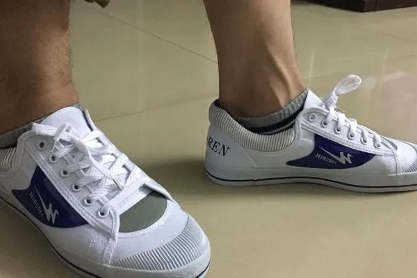 跳远穿什么鞋最好？