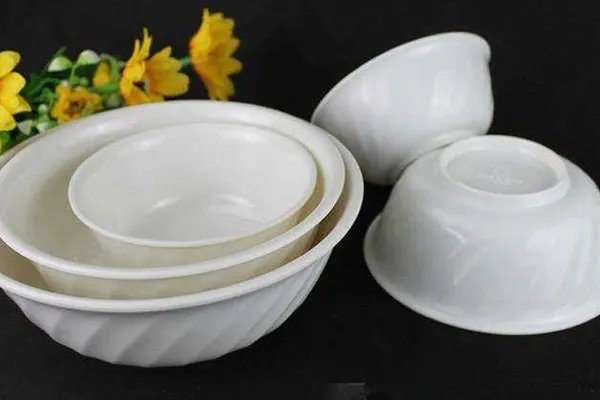 什么是仿瓷碗 经常用这种碗吃饭小心患上白血病