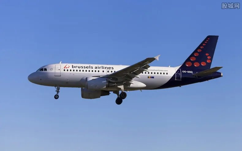 航班延误要求下跪 男子提出要求遭到指责！