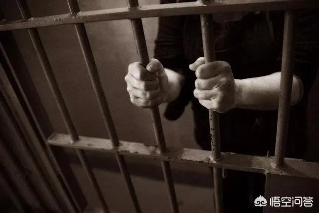 你如何看待深圳男子违规闯妇科被打,港大医院打人医生被拘3日这件事?