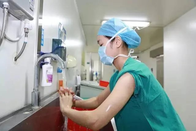 男性导尿术消毒顺序图