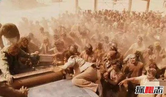 俄罗斯赤塔僵尸事件 拍到僵尸吃人画面（网友恶搞游戏视频）