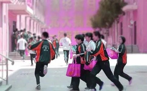 创意大学开学迎新标语