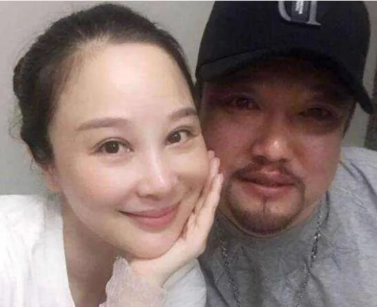 贾冰李丽丽又是什么关系，贾冰老婆照片是李丽丽吗