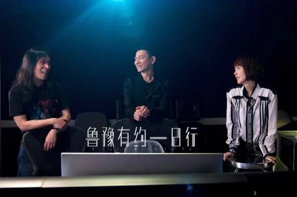 刘德华为鲁豫剪发手法娴熟，他以前是做理发师的吗？