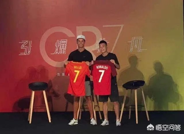C罗微博晒武磊合影并点赞:他在西甲一小步,就是中国足球一大步,你怎么看?