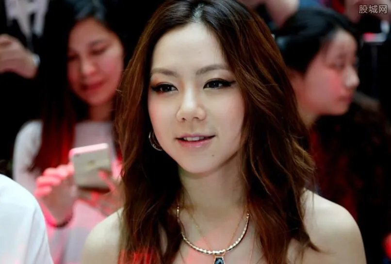 林忆莲为何讨厌邓紫棋？两人之间有什么矛盾