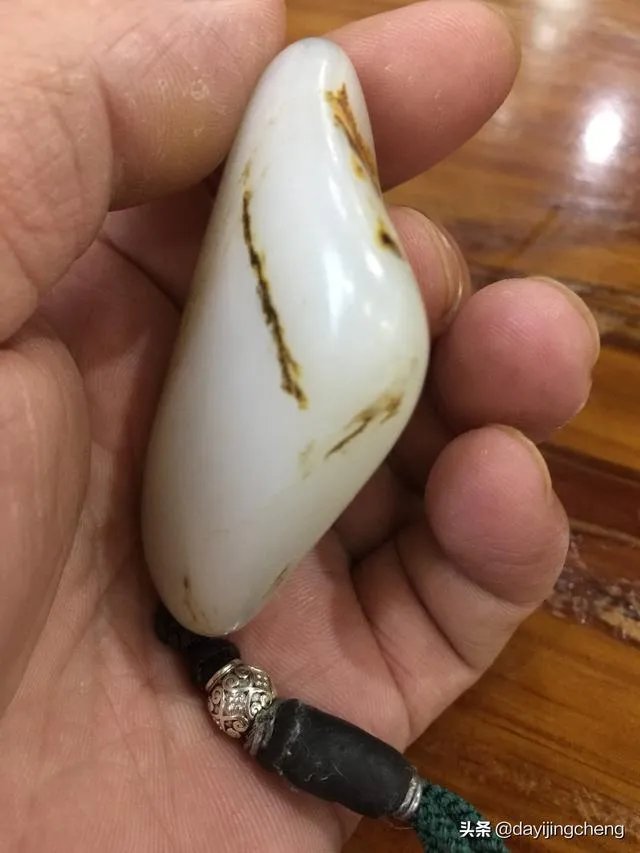 怎样挑选新疆和田玉把件？
