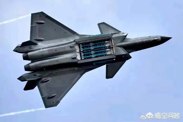 歼20首飞8周年之际,大家认为歼20下一步会有哪些改进和发展?