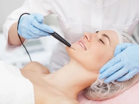 脸皮肤粗糙是什么原因