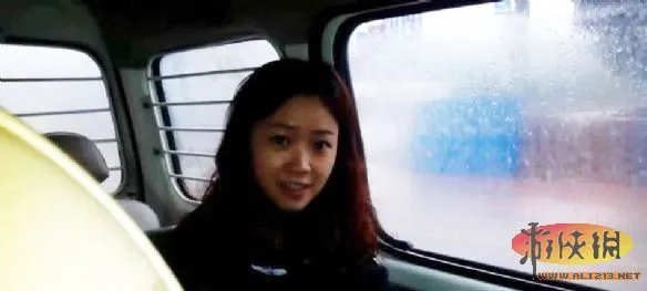 四川女神城管曝生活照：自爆微笑是执法必杀技