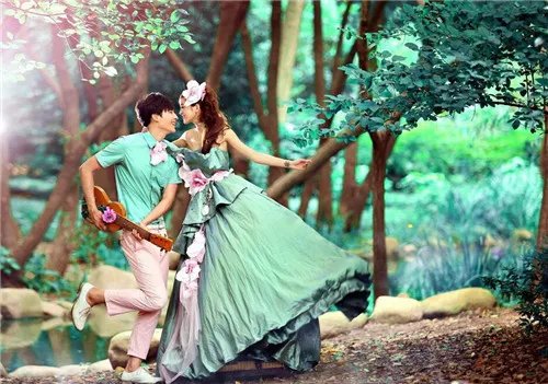 结婚照背景用什么颜色 拍婚纱照怎样选择合适的背景
