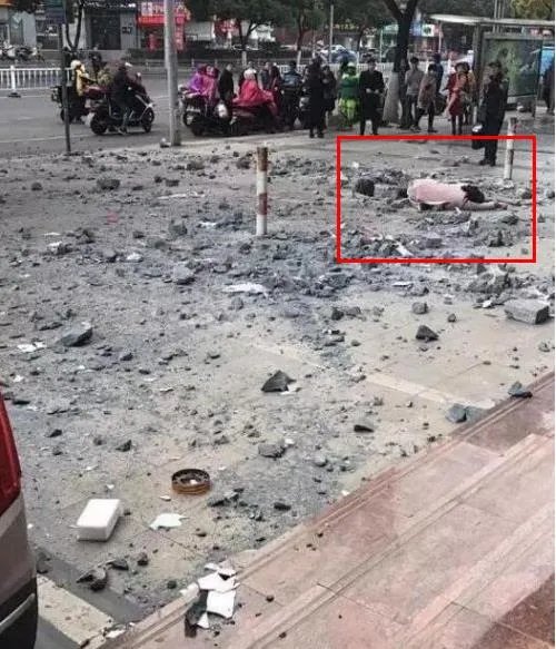 坠落水泥块砸女子：飞来横祸责任由谁来担