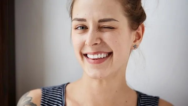 女人动情了一般会有什么表现？女孩动情的身体表现是什么？