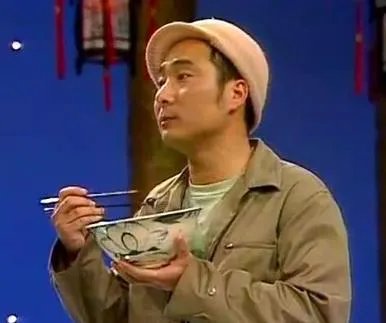 陈佩斯在人民日报上撰文发表，陈佩斯的小品吃面条是哪一年