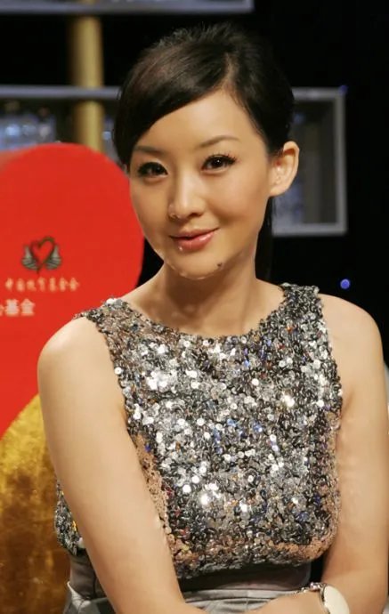 孙楠老婆被捉奸在床真相 孙楠48岁老婆近照曝光