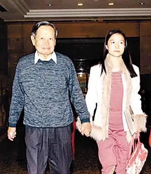 你们怎么看待杨振宁分割遗产？