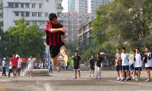 跳远穿什么鞋最好？