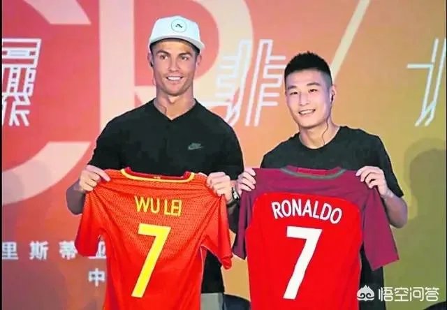 C罗微博晒武磊合影并点赞:他在西甲一小步,就是中国足球一大步,你怎么看?