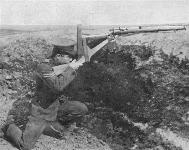 拐弯枪是枪管拐弯吗?