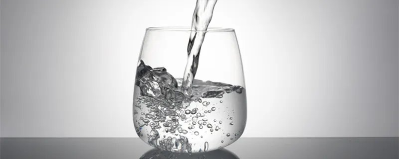 倒热水时为什么厚的玻璃杯更容易炸裂 为什么玻璃杯倒入热水就裂了