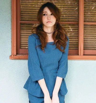 藤井莉娜的痣是真的吗？ 为你揭秘日本名模的情路历程