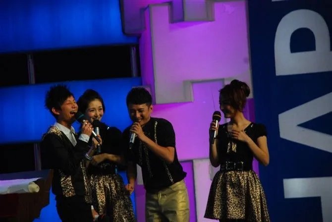 快乐大本营20091219吴昕穿的连衣裙