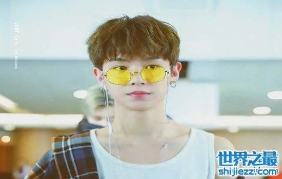 蔡徐坤的爸爸蔡德华是隐形富豪?蔡徐坤家庭背景大揭秘!