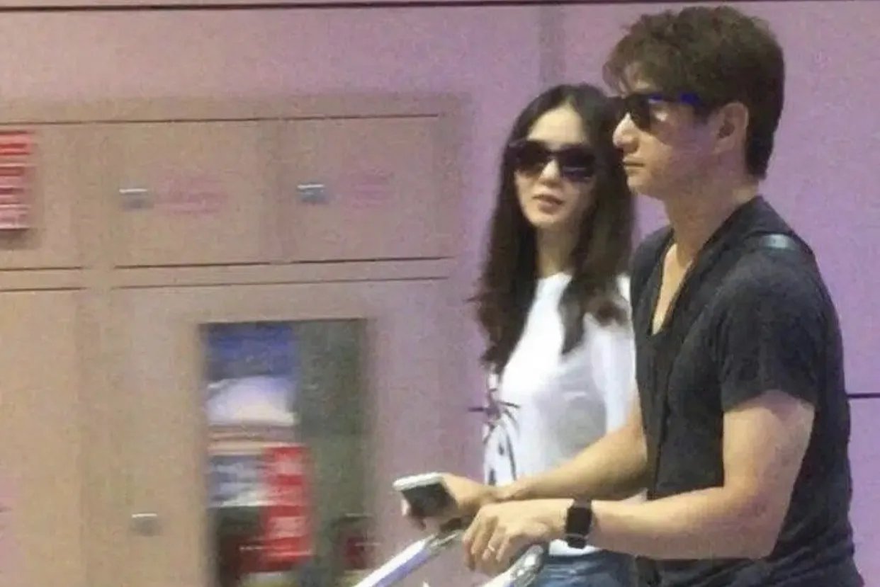 刘诗诗吴奇隆带儿子出游，他们一家究竟有多幸福？