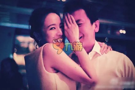 侯佩岑与老公合影 侯佩岑老公黄伯俊个人资料家庭背景