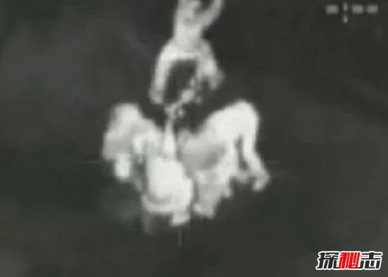 俄罗斯赤塔僵尸事件 拍到僵尸吃人画面（网友恶搞游戏视频）