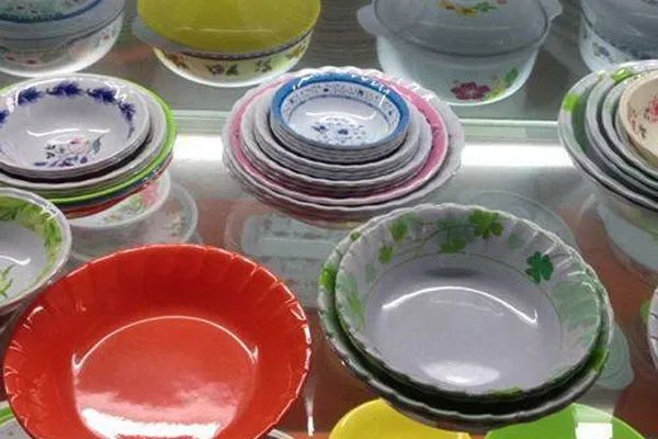 什么是仿瓷碗 经常用这种碗吃饭小心患上白血病