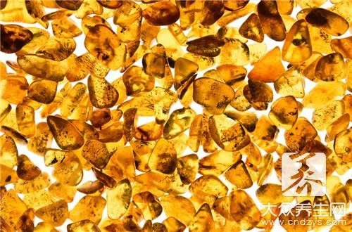  天然琥珀是怎么形成的