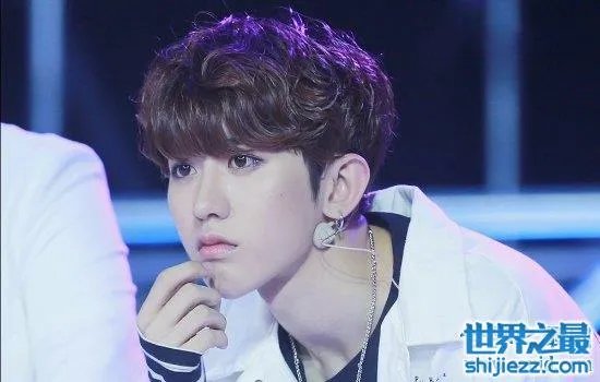 蔡徐坤的爸爸蔡德华是隐形富豪?蔡徐坤家庭背景大揭秘!