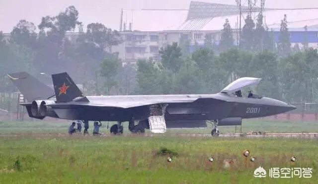 歼20首飞8周年之际,大家认为歼20下一步会有哪些改进和发展?