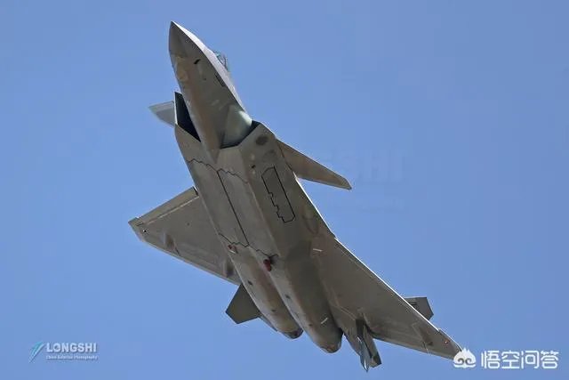 歼20首飞8周年之际,大家认为歼20下一步会有哪些改进和发展?