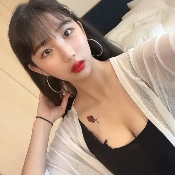 偷偷藏了两个大肉包！韩国清纯美女heesu._.ji美照赏