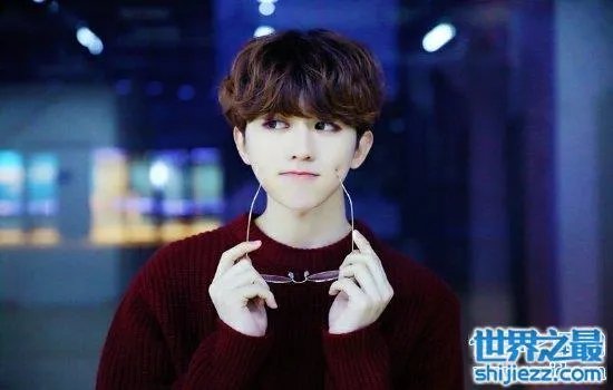 蔡徐坤的爸爸蔡德华是隐形富豪?蔡徐坤家庭背景大揭秘!