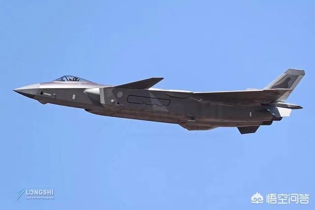 歼20首飞8周年之际,大家认为歼20下一步会有哪些改进和发展?