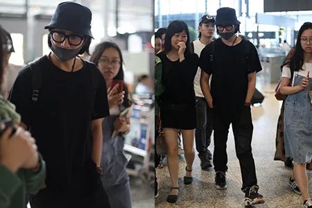 陈坤扎小辫自拍侧颜超美 机场现身穿黑衣很炫酷